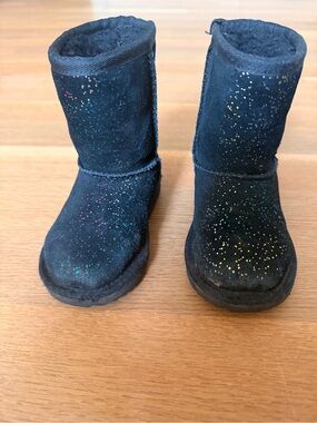Ugg kids classic II black rainbow metallic boot (walker/toddler).